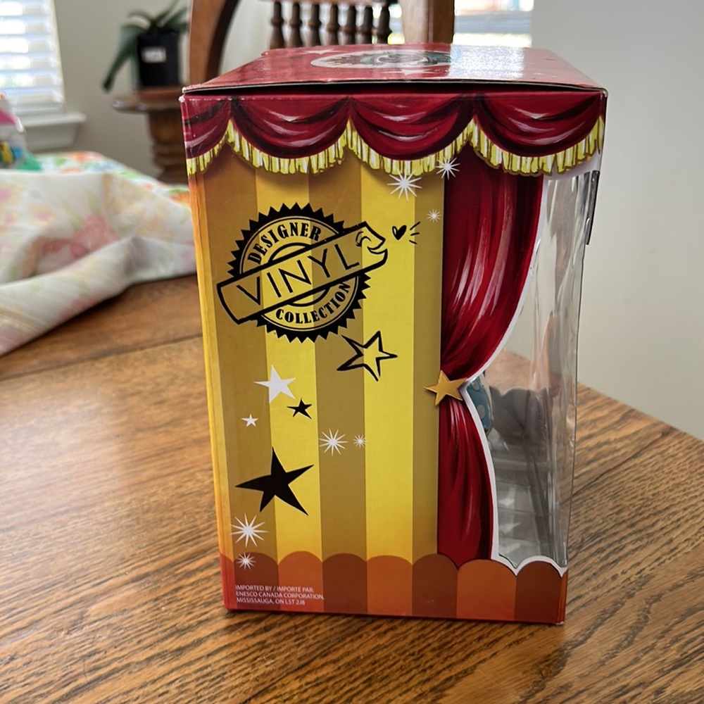 Disney’s showcase collection featuring miss Mindy vinyl - Picture 5 of 10